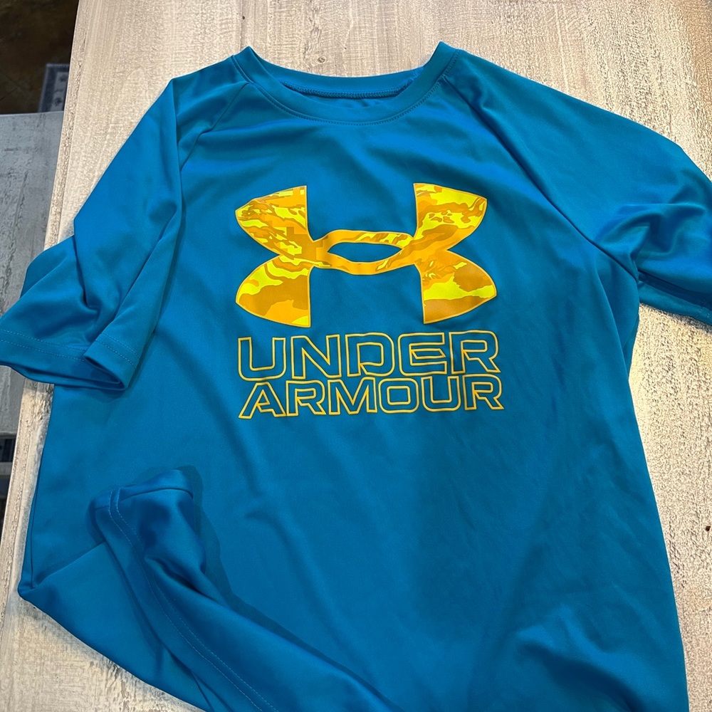 Boys Under Armour shirt. Size youth large.